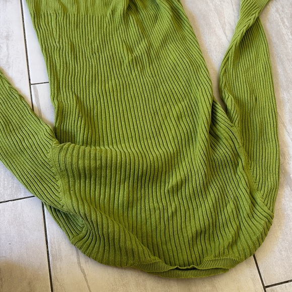 Green sweater - Picture 4 of 4